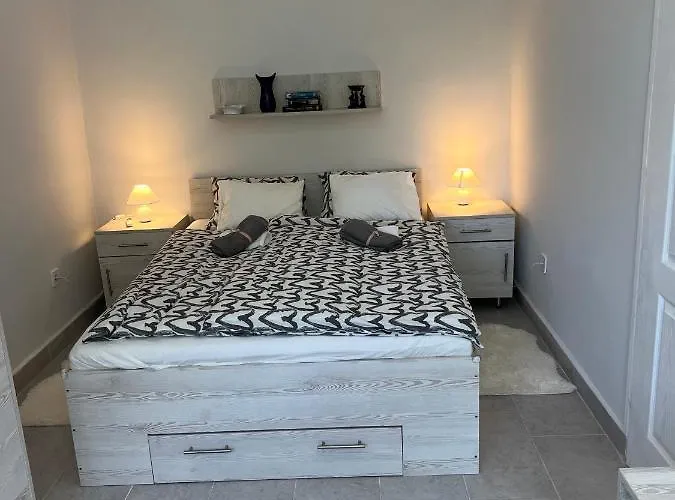 Mira Apartment *
